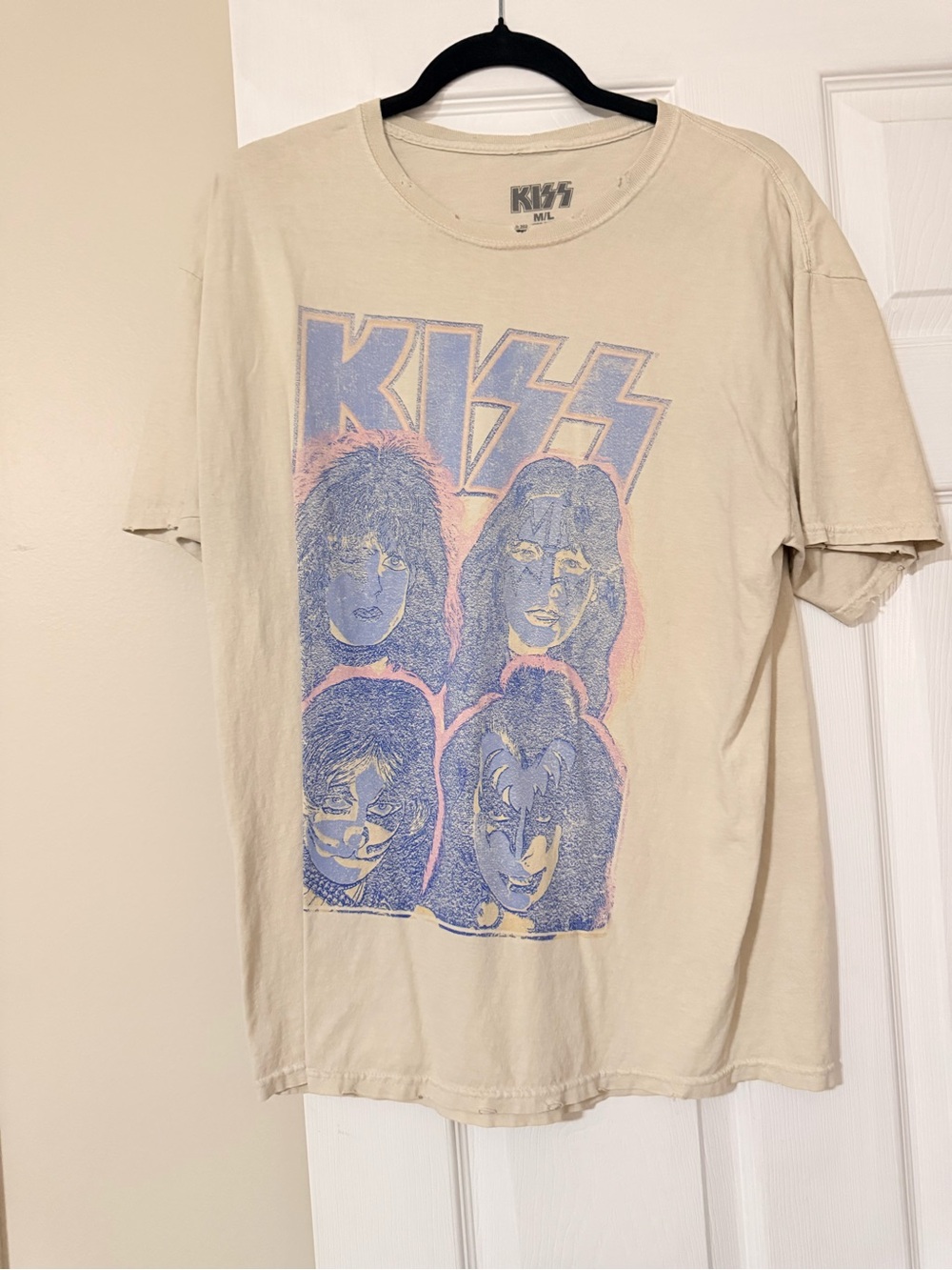 Kiss Beige Tee with Blue and Pink Band Graphic